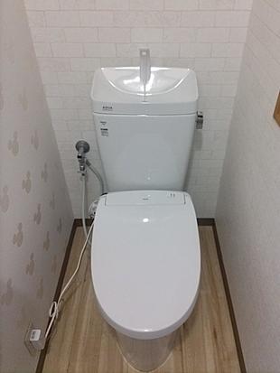 【トイレ改装工事】アクセントクロス がかわいい！機能性も抜群なトイレ空間へ　LIXILアメージュ・NEW PASSO 　京都市左京区