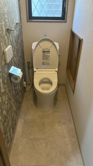 ～内窓設置で冬も暖かく！おしゃれにトイレリフォーム～