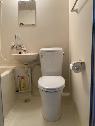 長年使用してきたトイレを新しいトイレに交換