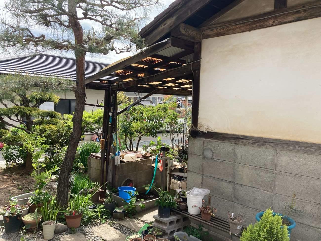 千曲市～物置小屋の屋根もTルーフで葺き替え、ドアも取り替えて機能性が上がり使いやすくなりました！！ | 千曲市｜住宅リフォーム・リノベーション専門の LIXILリフォームショップ