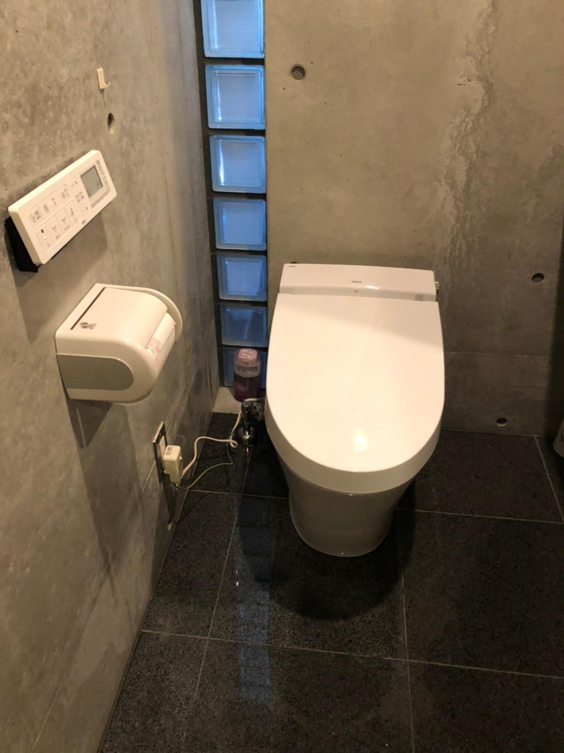 トイレリフォーム／自動開閉機能付きタンクレストイレ | 豊中市｜LIXILリフォームショップ