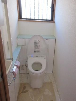 収納付のトイレへリフォーム