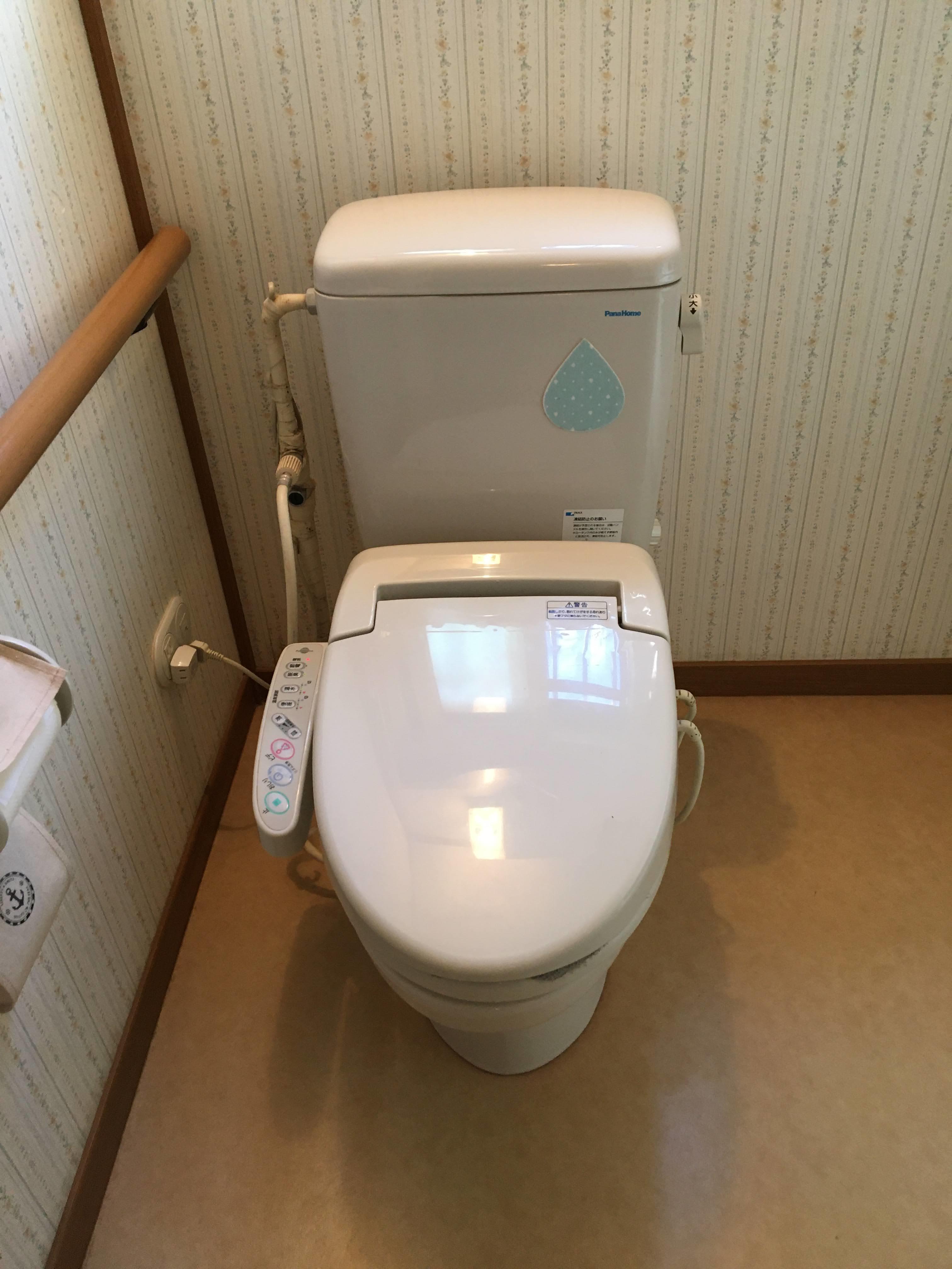 安曇野のリフォーム＆新築｜20年以上使用したトイレを、最新&節水タイプにリフォーム｜トイレ・洗面施工事例