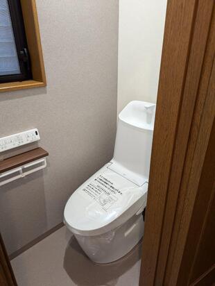 長年使われたINAXのトイレを最新型に交換