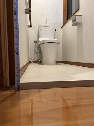 トイレの入り口の段差を解消。